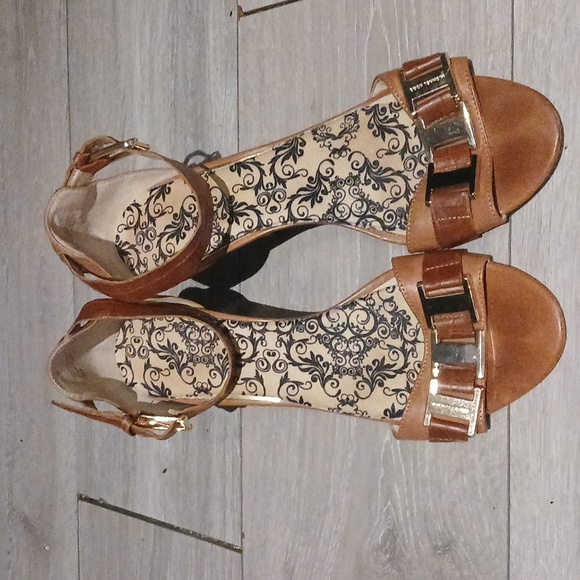 Micheal Korrs Sandals - Picture 2 of 9